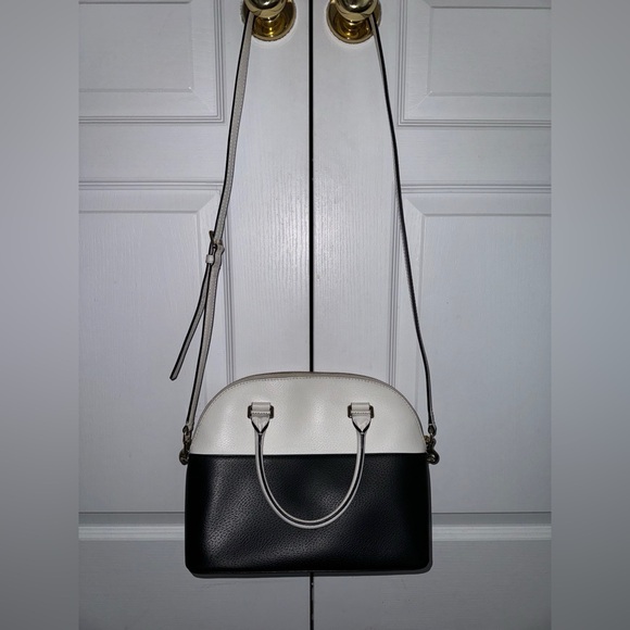 KATE SPADE leather purse with adjustable shoulder strap and 3 inside pockets - Picture 2 of 3